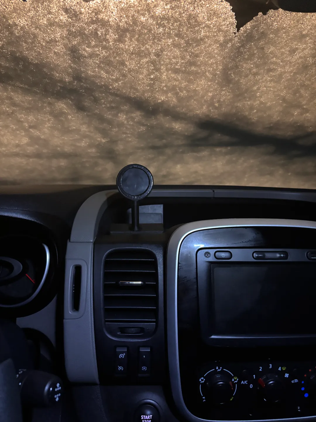 Renault Trafic MagSafe Phone Holder, photo 3 of 4 - Renault Trafic MagSafe Phone Holder Hobby & DIY