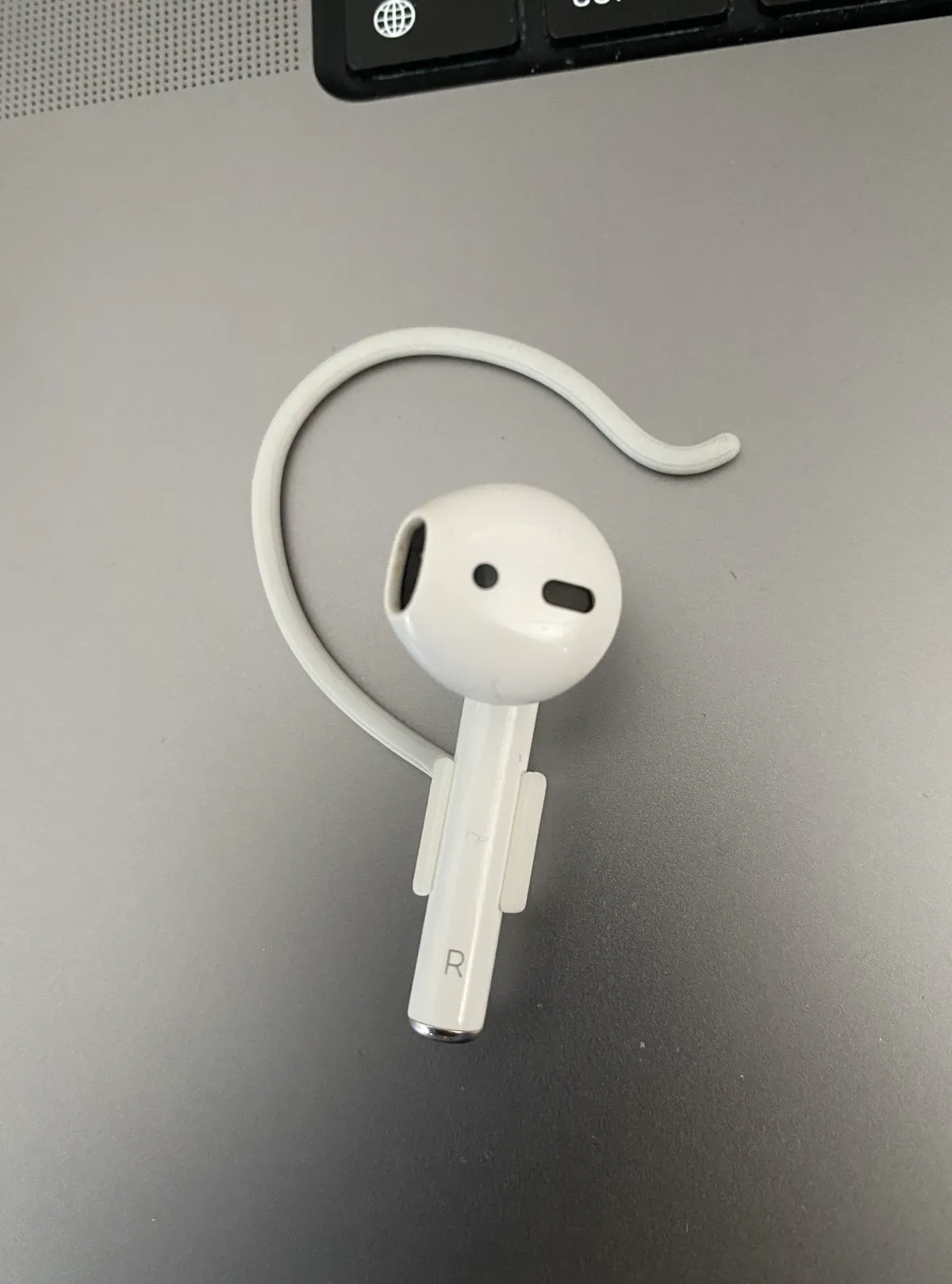 AirPods Gen 1 and 2 ear hook, photo 2 of 4 - AirPods Gen 1 and 2 ear hook Mobile & Device Accessories