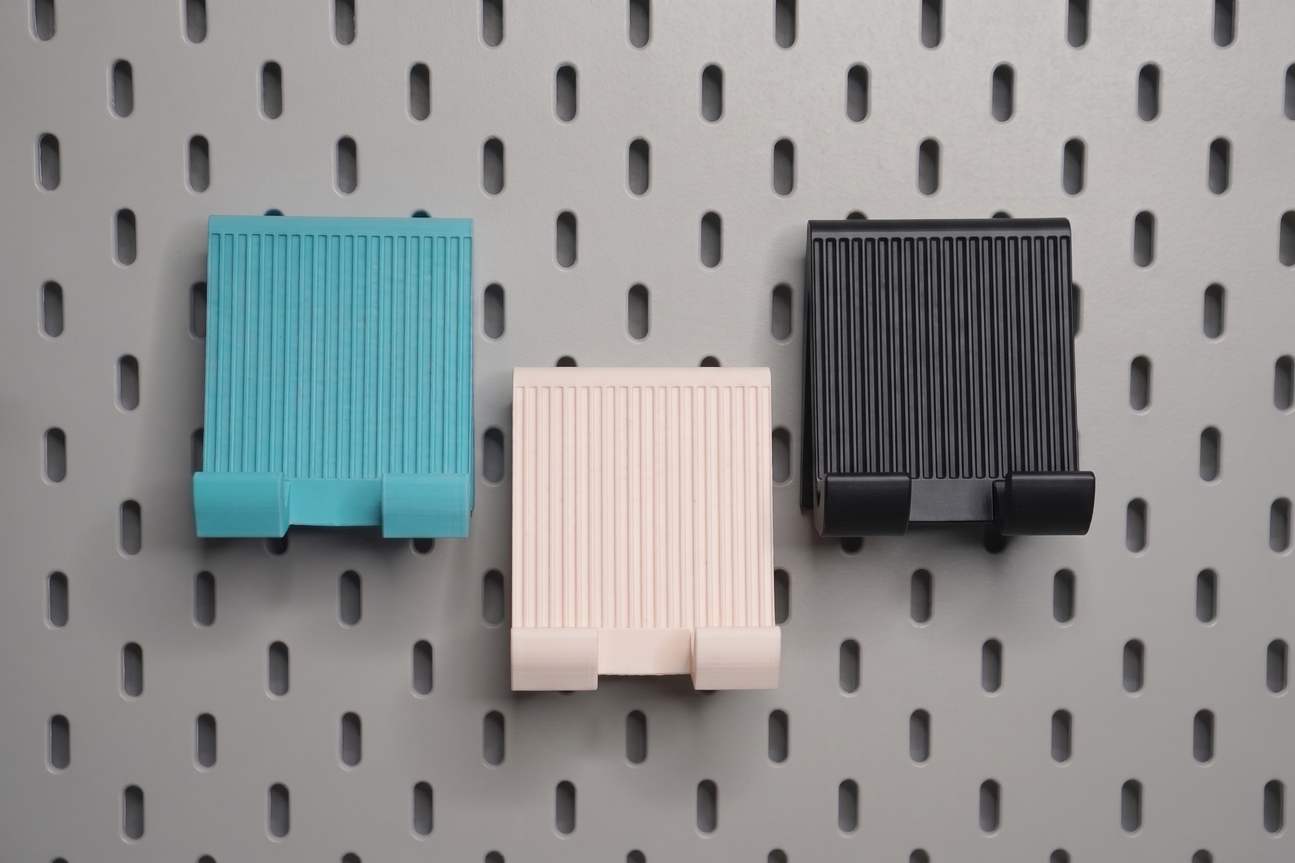 Premium Ribbed SKÅDIS Phone Holder / Stand, photo 2 of 4 - Premium Ribbed SKÅDIS Phone Holder / Stand Mobile & Device Accessories