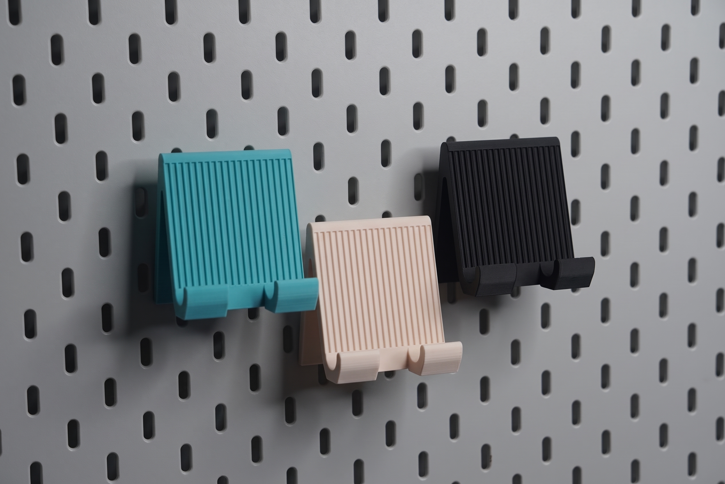 Premium Ribbed SKÅDIS Phone Holder / Stand, photo 3 of 4 - Premium Ribbed SKÅDIS Phone Holder / Stand Mobile & Device Accessories