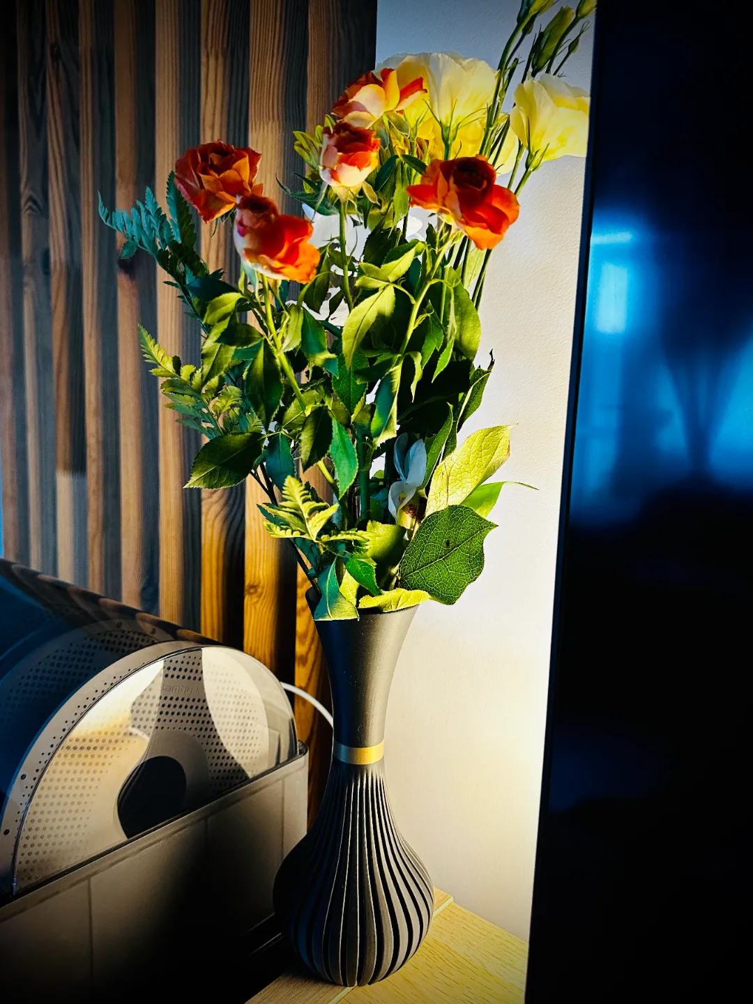 Elegant vase, photo 3 of 4 - Modern & Minimalist Vases, flower vase