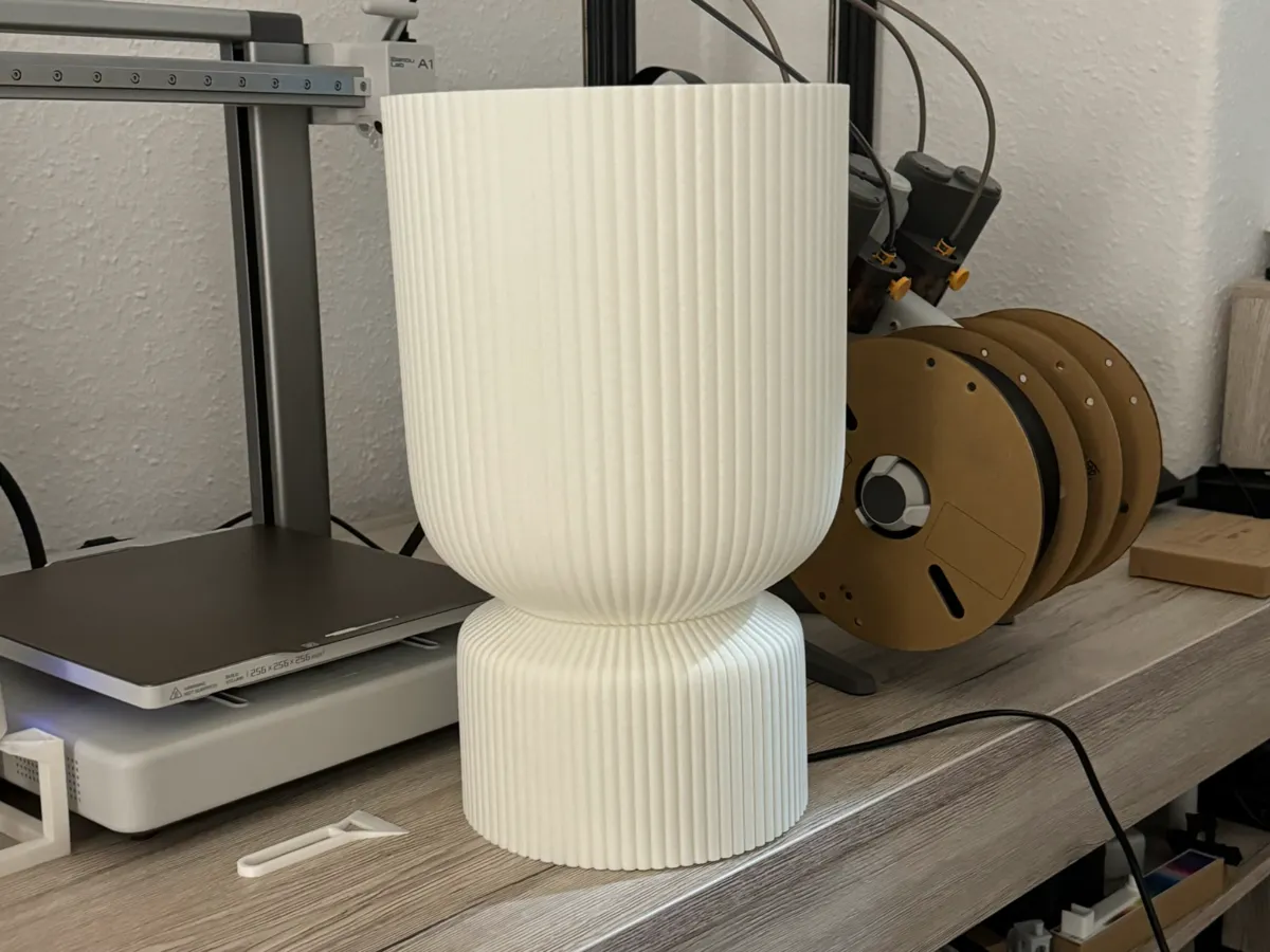 Large modern Lamp E27, photo 2 of 3 - Large modern Lamp E27 Lamps & Lighting