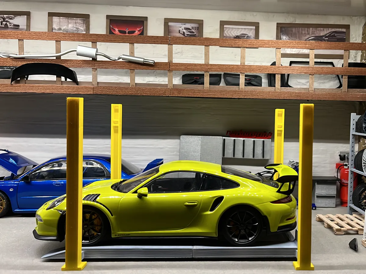 miniatures car lift - diorma 1/24 garage