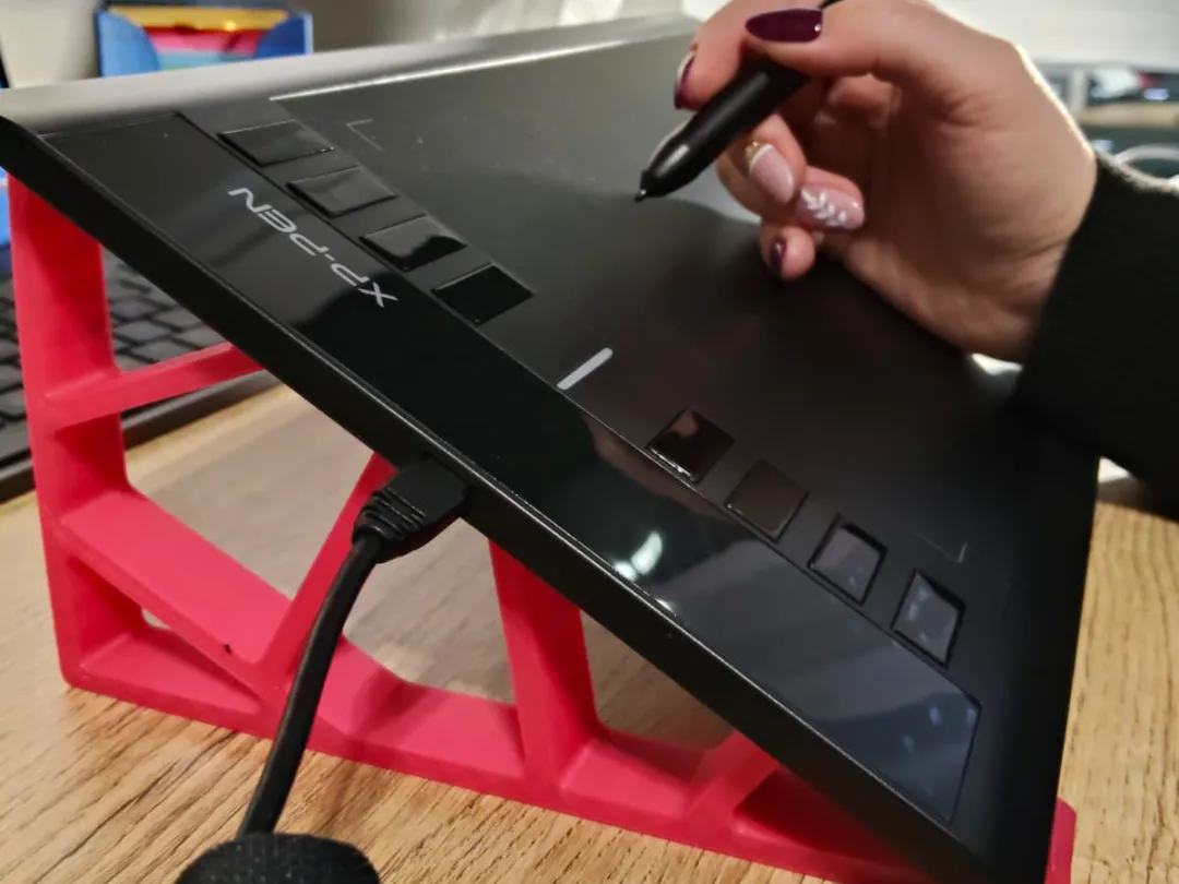 Graphic tablet stand