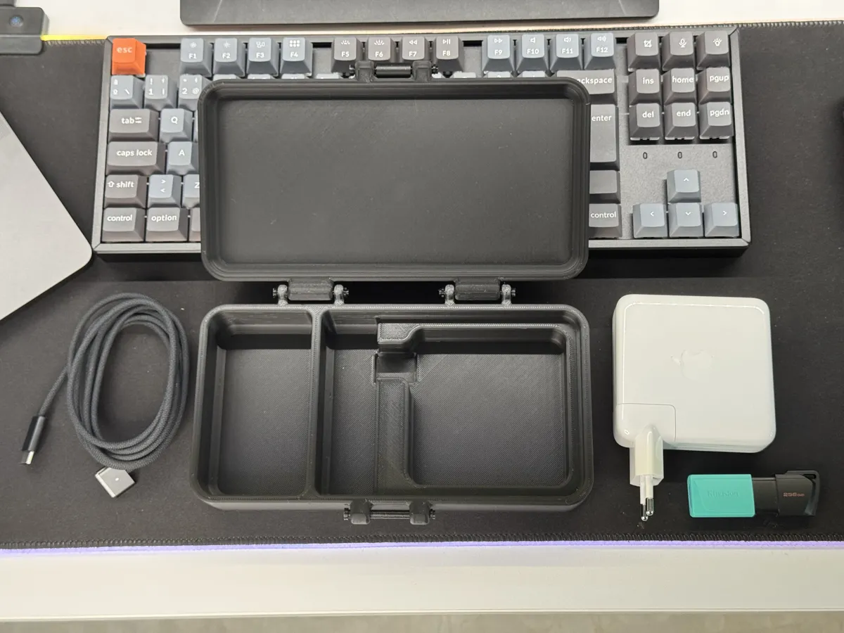 Apple 96W Custom Fit Charger Organizer for Travel, photo 3 of 4 - Apple 96W Custom Fit Charger Organizer for Travel Mobile & Device Accessories