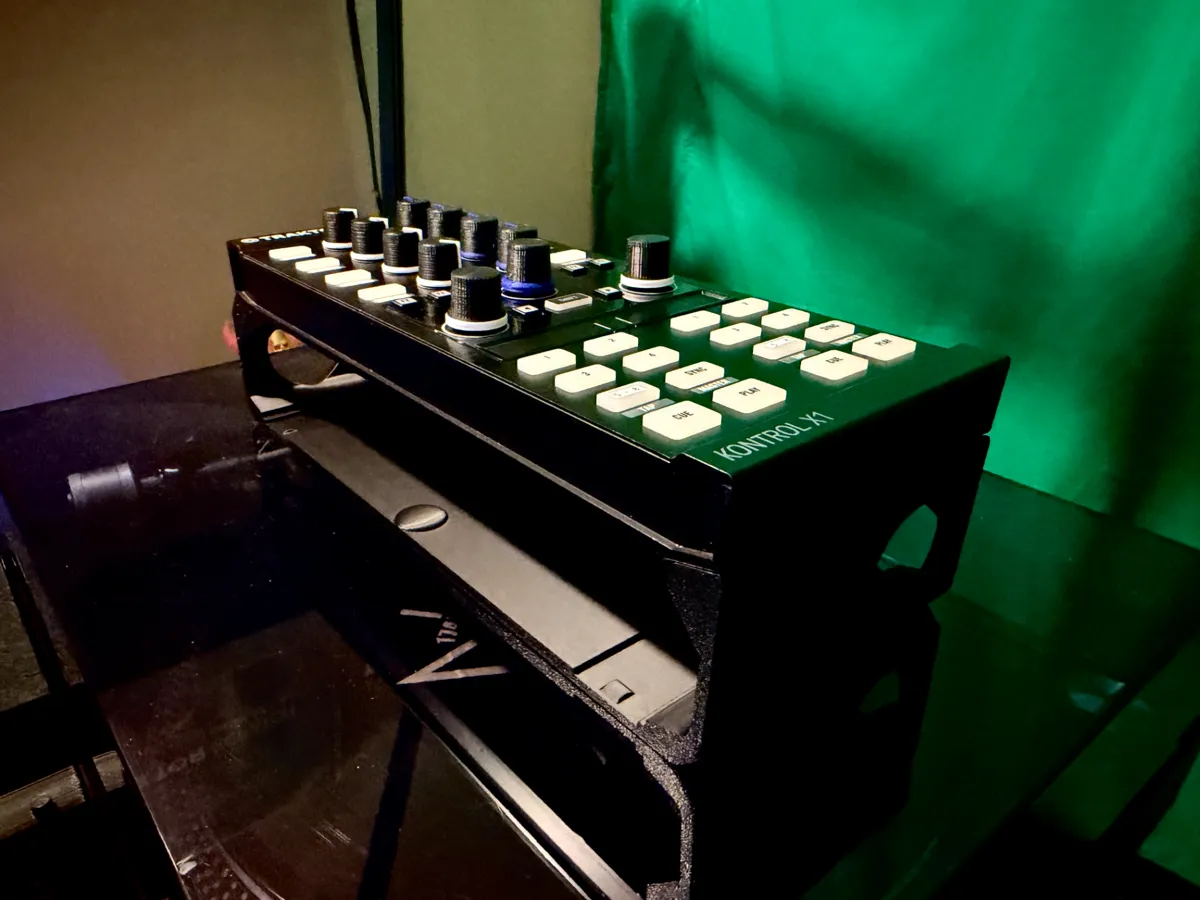 Native Instruments Kontrol X1 Stand/Case