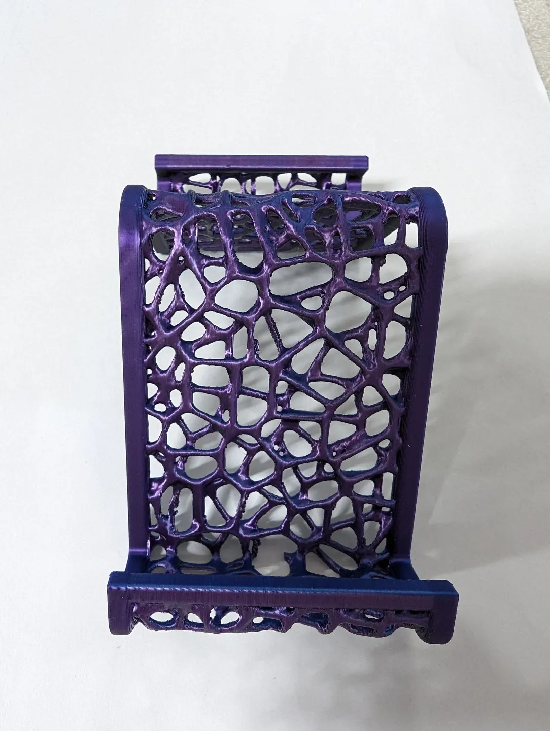 Voronoi Phone Stand, photo 2 of 4 - Voronoi Phone Stand Household