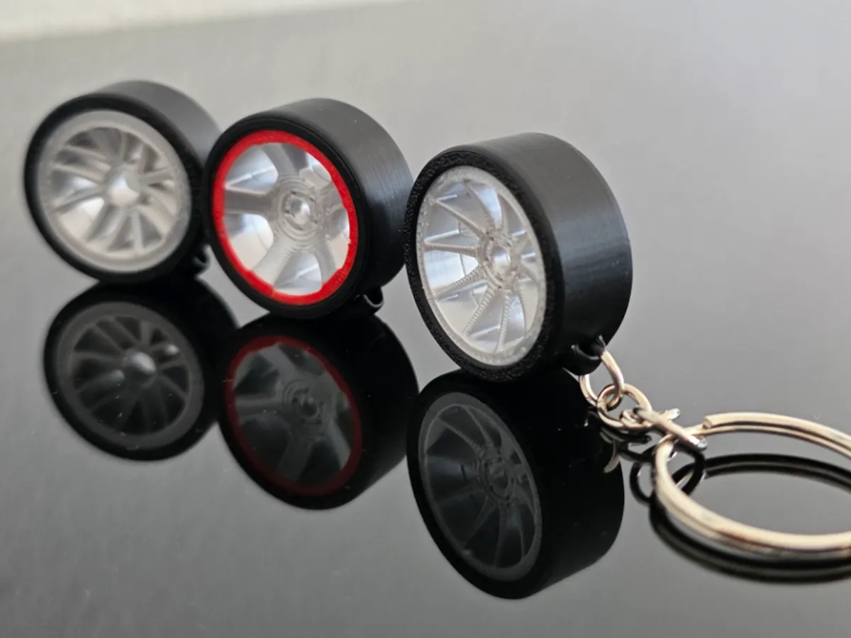 Car rim with tire keychain