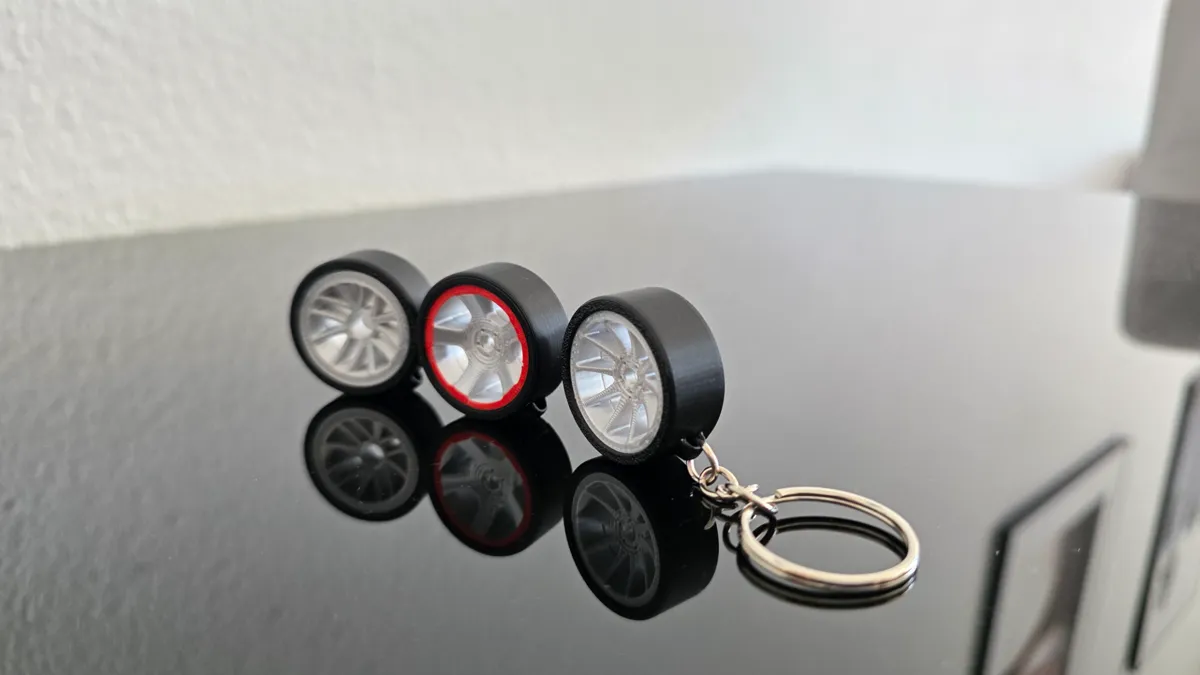 Car rim with tire keychain, photo 4 of 4 - Car rim with tire keychain Keychains