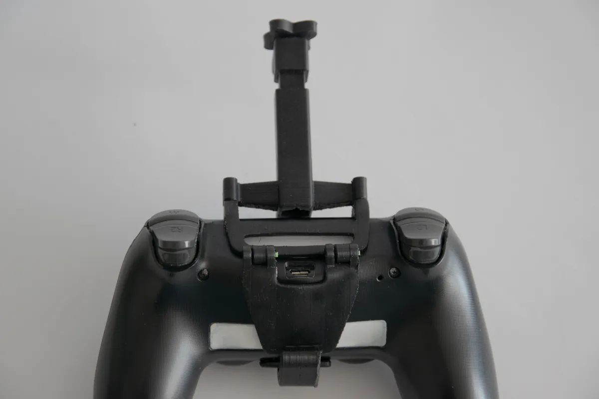 Smartphone Mount for PS4 DualShock 4 Controller, photo 4 of 4 - Smartphone Mount for PS4 DualShock 4 Controller Mobile & Device Accessories