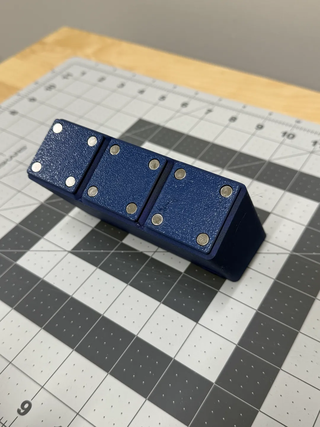 Gridfinity 3x1, 3 Tier, Triangle Sandpaper Holder, photo 4 of 4 - Gridfinity 3x1, 3 Tier, Triangle Sandpaper Holder Storage & Organisation