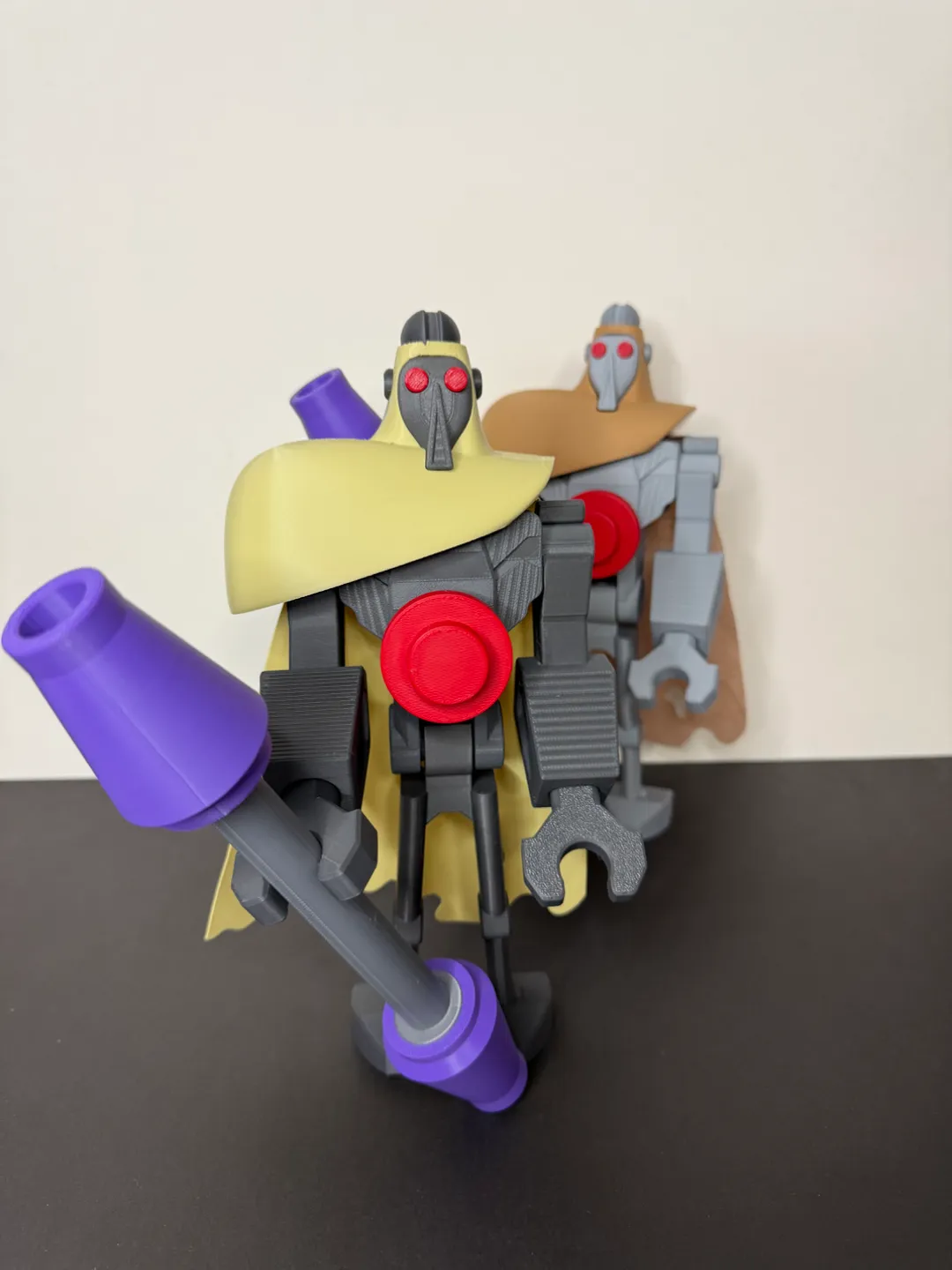 Big Brick Magna Guard Droid 500%, photo 3 of 4 - Big Brick Magna Guard Droid 500% Toys & Games