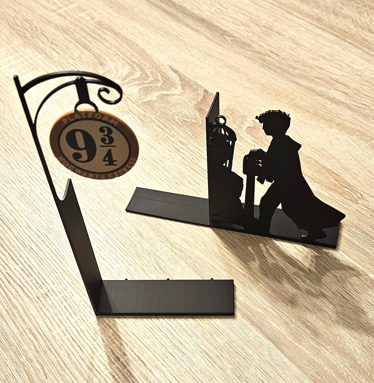 Bookend inspired Harry Potter Platform 9 3/4 NOCOM, photo 3 of 4 - Bookend inspired Harry Potter Platform 9 3/4 NOCOM Desk & Office