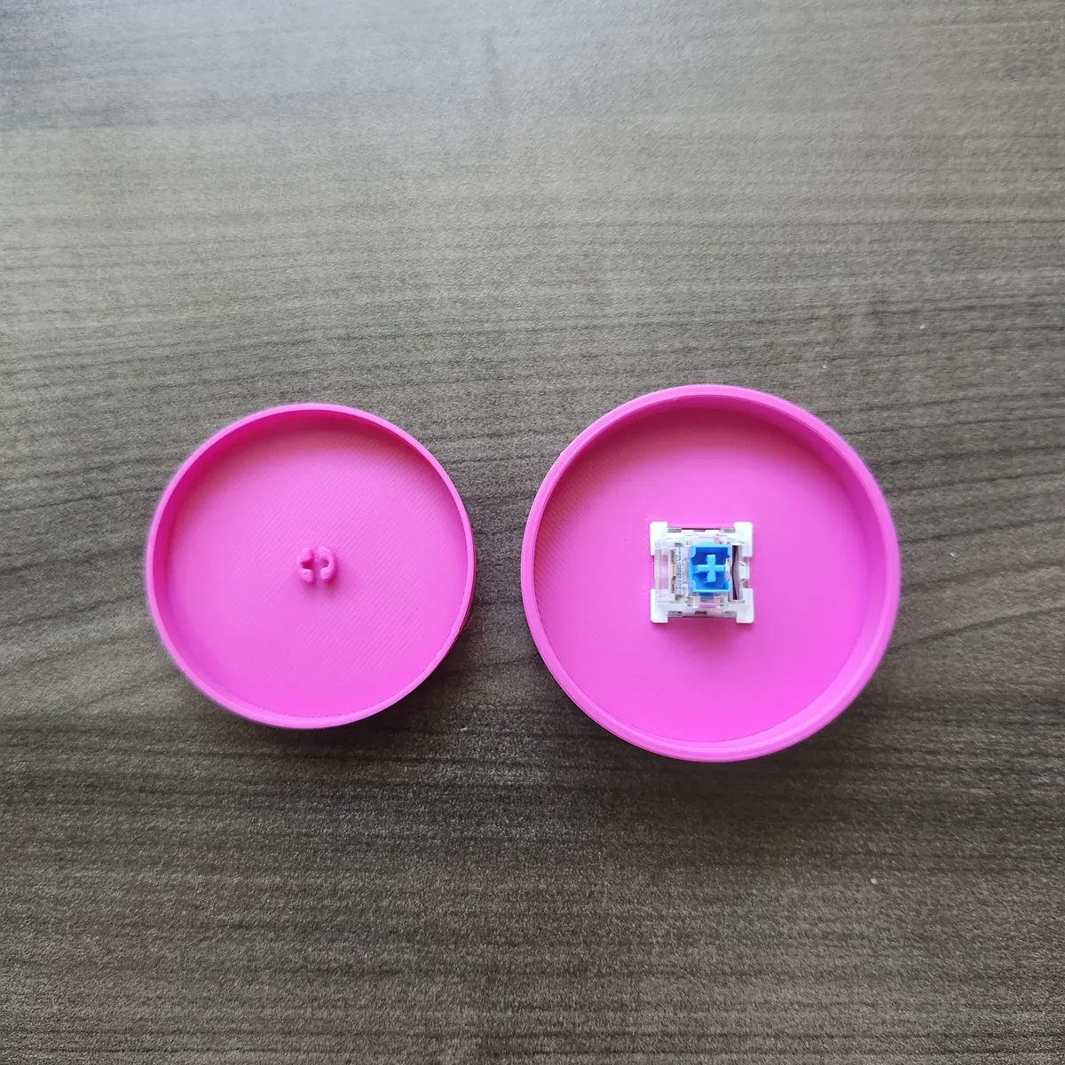 Hello Kitty Clicker, photo 2 of 2 - Hello Kitty Clicker Fidget & Sensory Toys