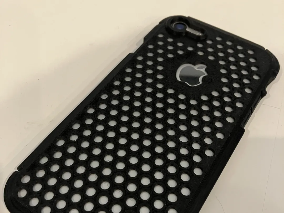 iPhone 7/8/SE Case with Cooling Holes and Camera Guard