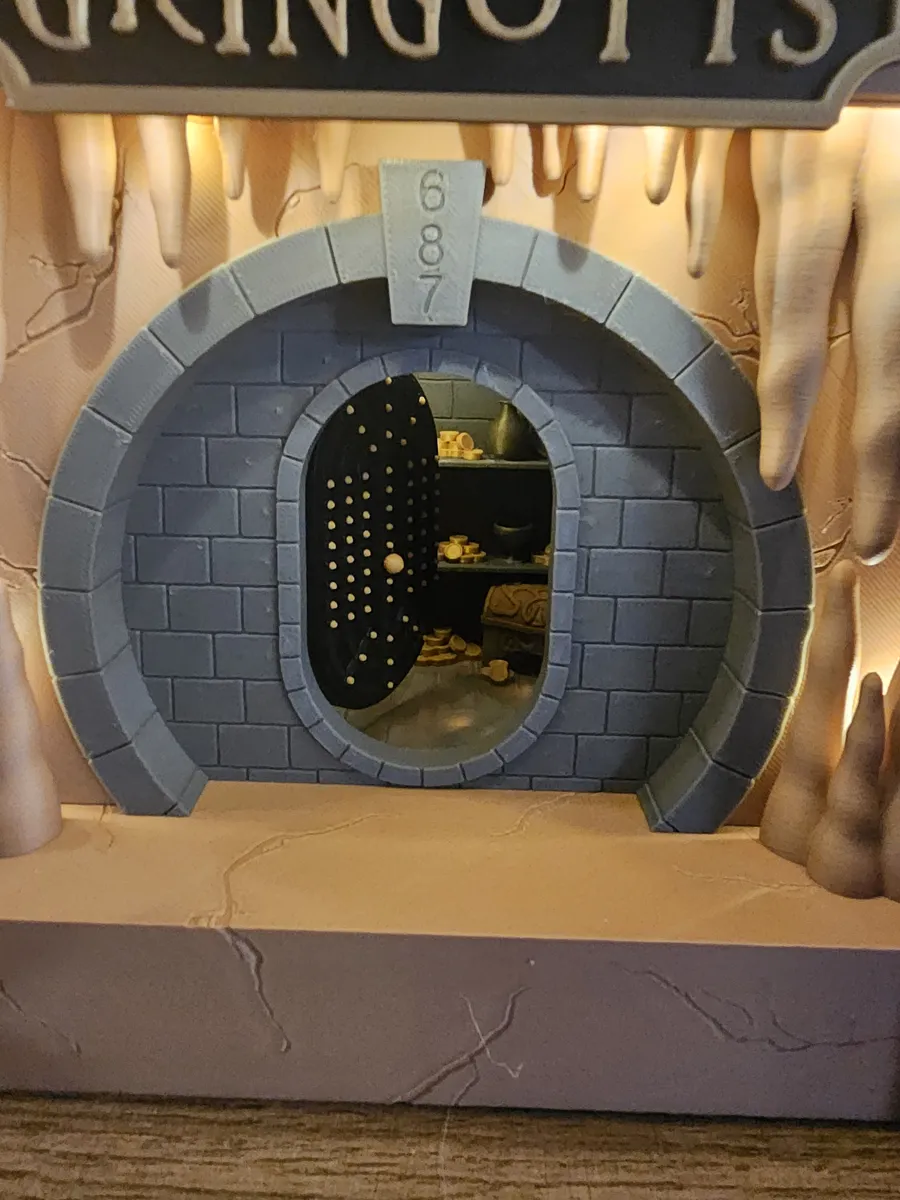 Harry Potter Gringotts Vault Book Nook, photo 3 of 4 - Harry Potter Gringotts Vault Book Nook Figurines & Collectibles