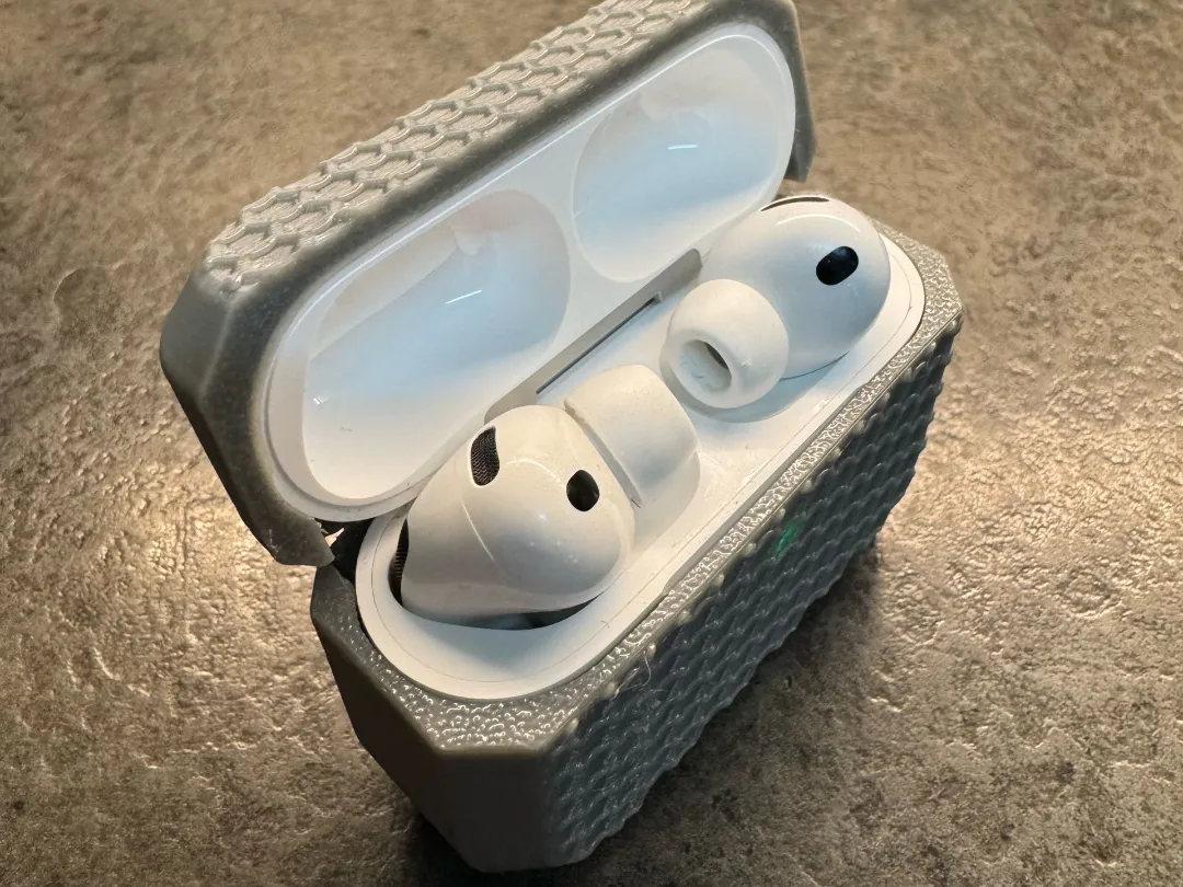 AirPods Pro 3 Honeycomb Case