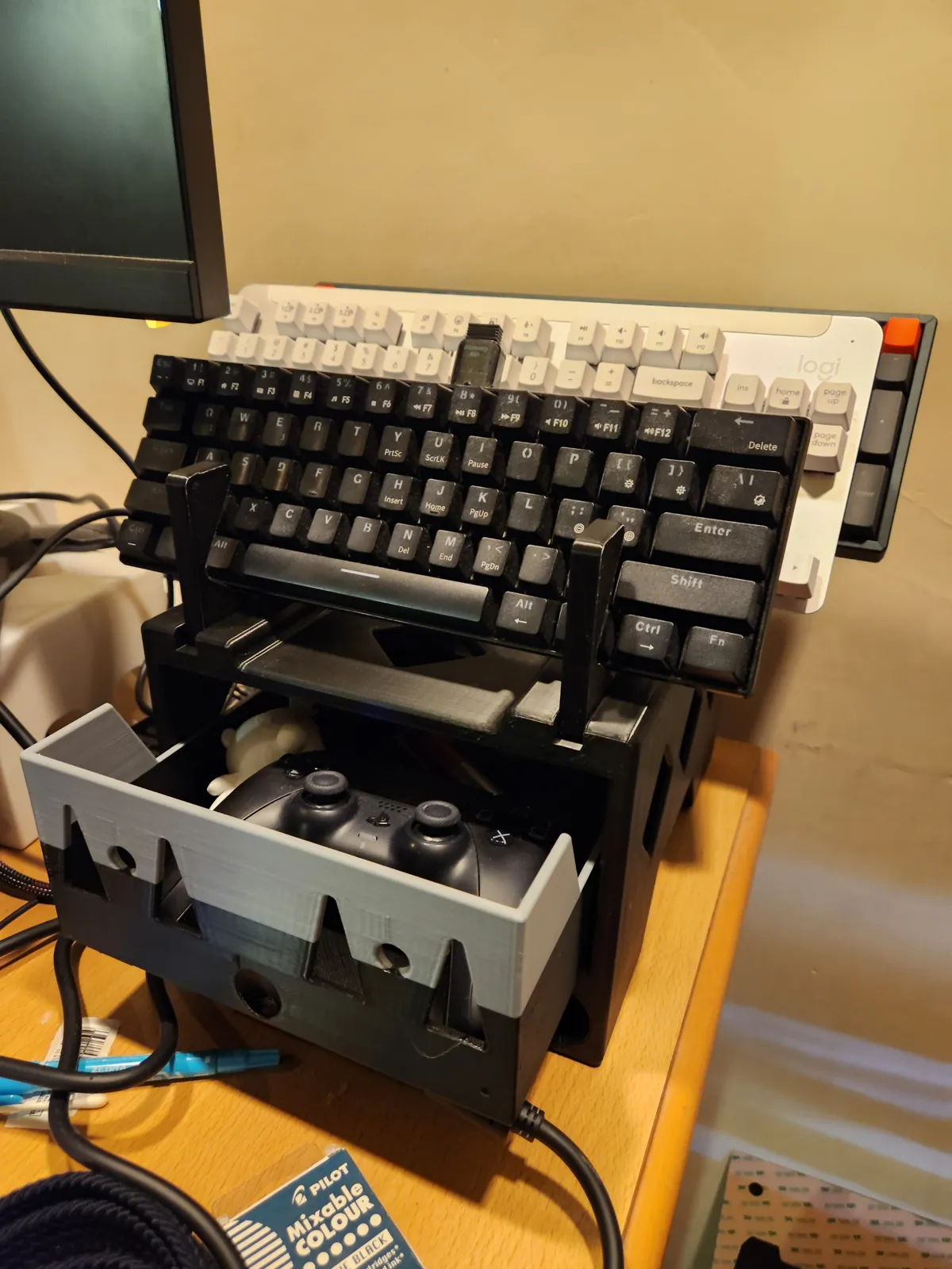 Keyboards display stand with storage, photo 2 of 4 - Keyboards display stand with storage Mobile & Device Accessories