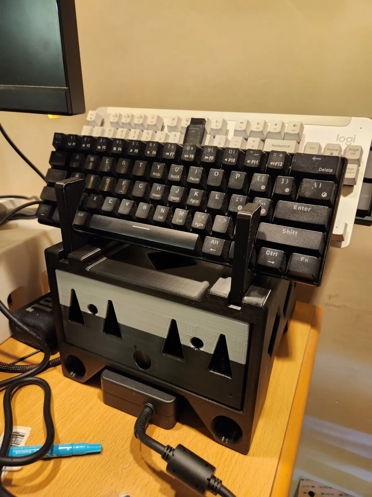 Keyboards display stand with storage, photo 3 of 4 - Keyboards display stand with storage Mobile & Device Accessories