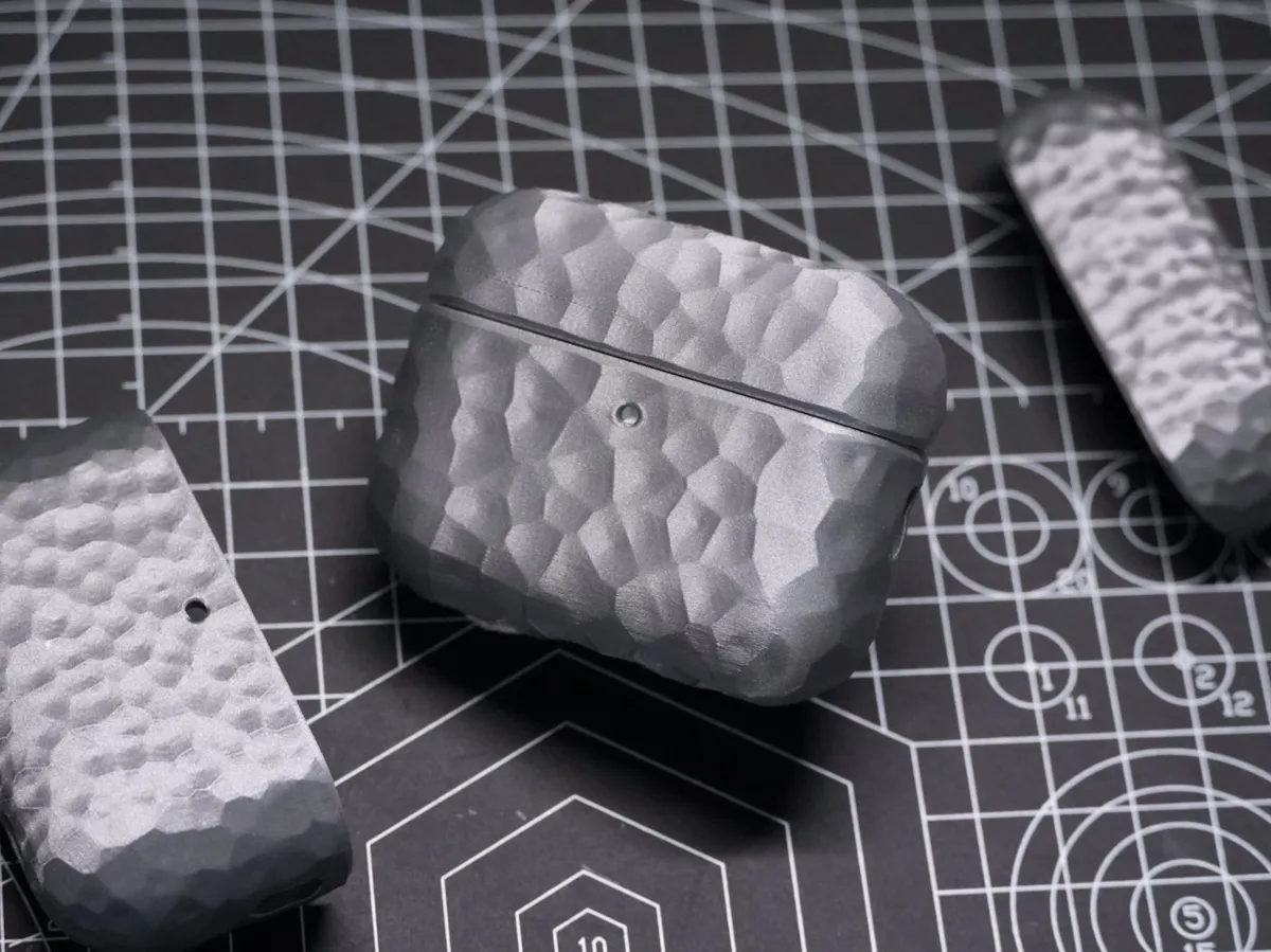 AirPods Pro 3 case in hammered texture - AirPods Pro Cases, in stock in India