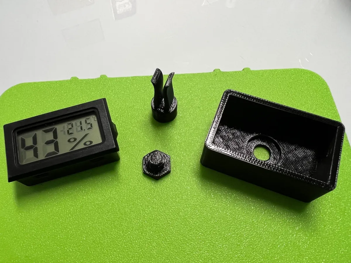 Hygrometer for cars (clips to air vents), photo 2 of 3 - Hygrometer for cars (clips to air vents) Hobby & DIY