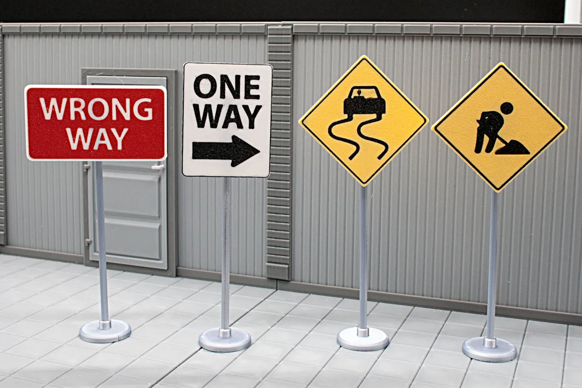 Miniature Road Work Sign for diorama, scale 1:18, photo 3 of 3 - Miniature Road Work Sign for diorama, scale 1:18 Miniatures