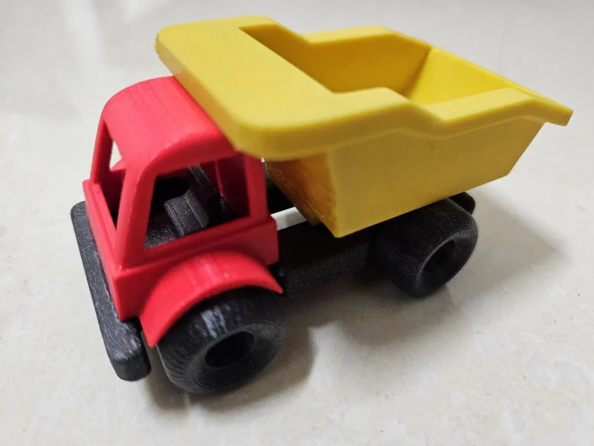 Truck for children to play with sand小朋友玩沙子的卡车