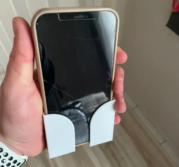 Wandhalterung für ein IPhone 12 mit Hülle - Other Hobby & DIY, in stock in India
