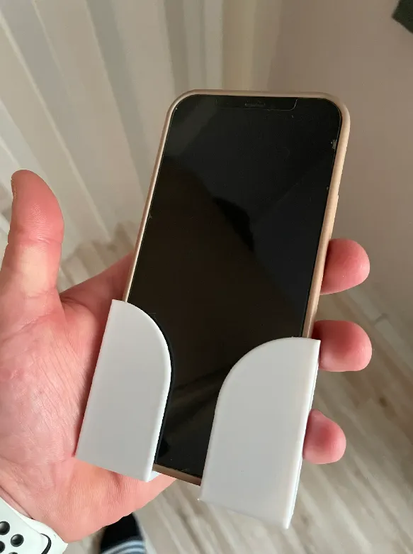 Wandhalterung für ein IPhone 12 mit Hülle, photo 3 of 4 - Wandhalterung für ein IPhone 12 mit Hülle Hobby & DIY