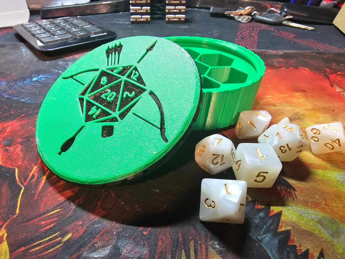 Archer Dice Box/ Screw top lid, photo 4 of 4 - Archer Dice Box/ Screw top lid Board Games & Tabletop