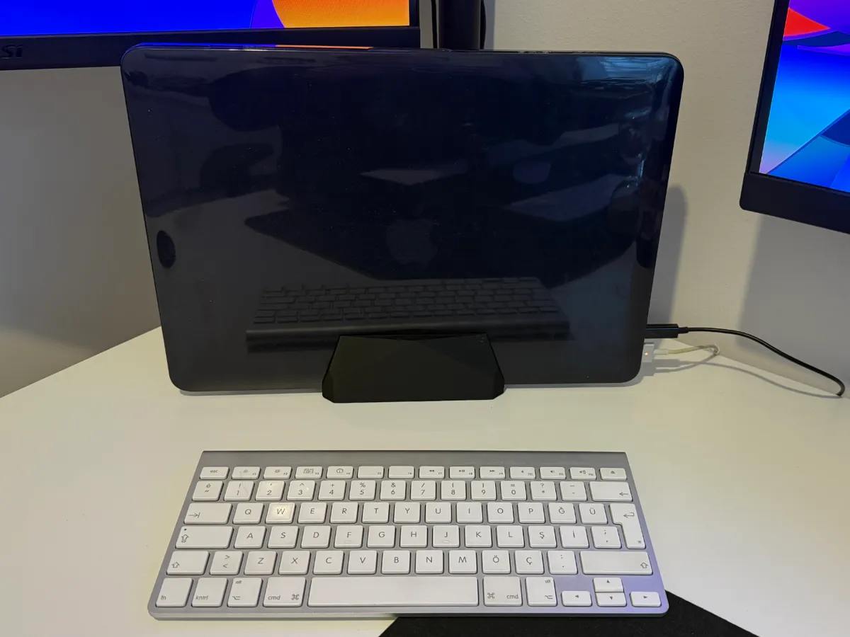 Vertical Macbook Pro with Case Stand (22mm Gap) - Vertical Laptop Docks, in stock in India