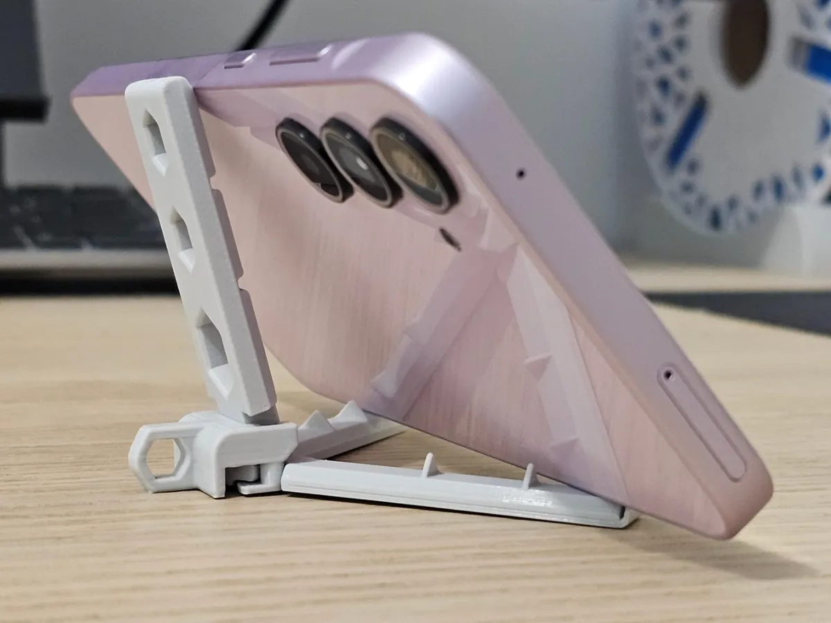 Foldable Keychain Phone Stand with Automatic Arms