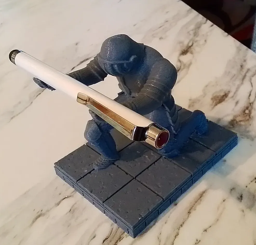 Mideval Knight Pen Holder, photo 3 of 4 - Mideval Knight Pen Holder Desk & Office