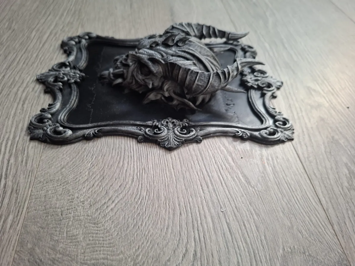 Demon Head Wall Plaque Baroque Fantasy Decor, photo 3 of 4 - Demon Head Wall Plaque Baroque Fantasy Decor Home Decor Items