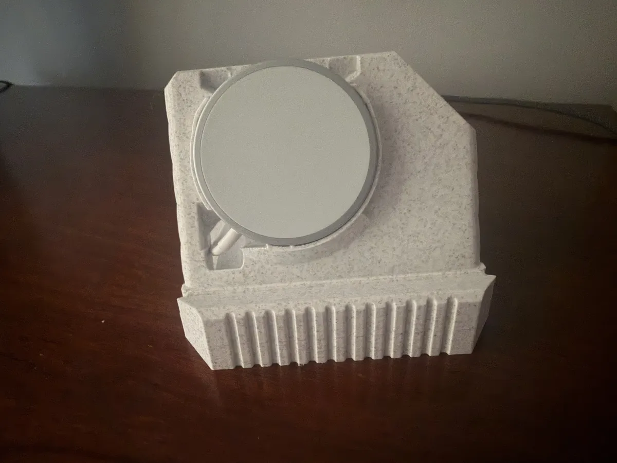 Fluted MagSafe Dock, iPhone, Watch, AirPods, photo 3 of 4 - Fluted MagSafe Dock, iPhone, Watch, AirPods Mobile & Device Accessories