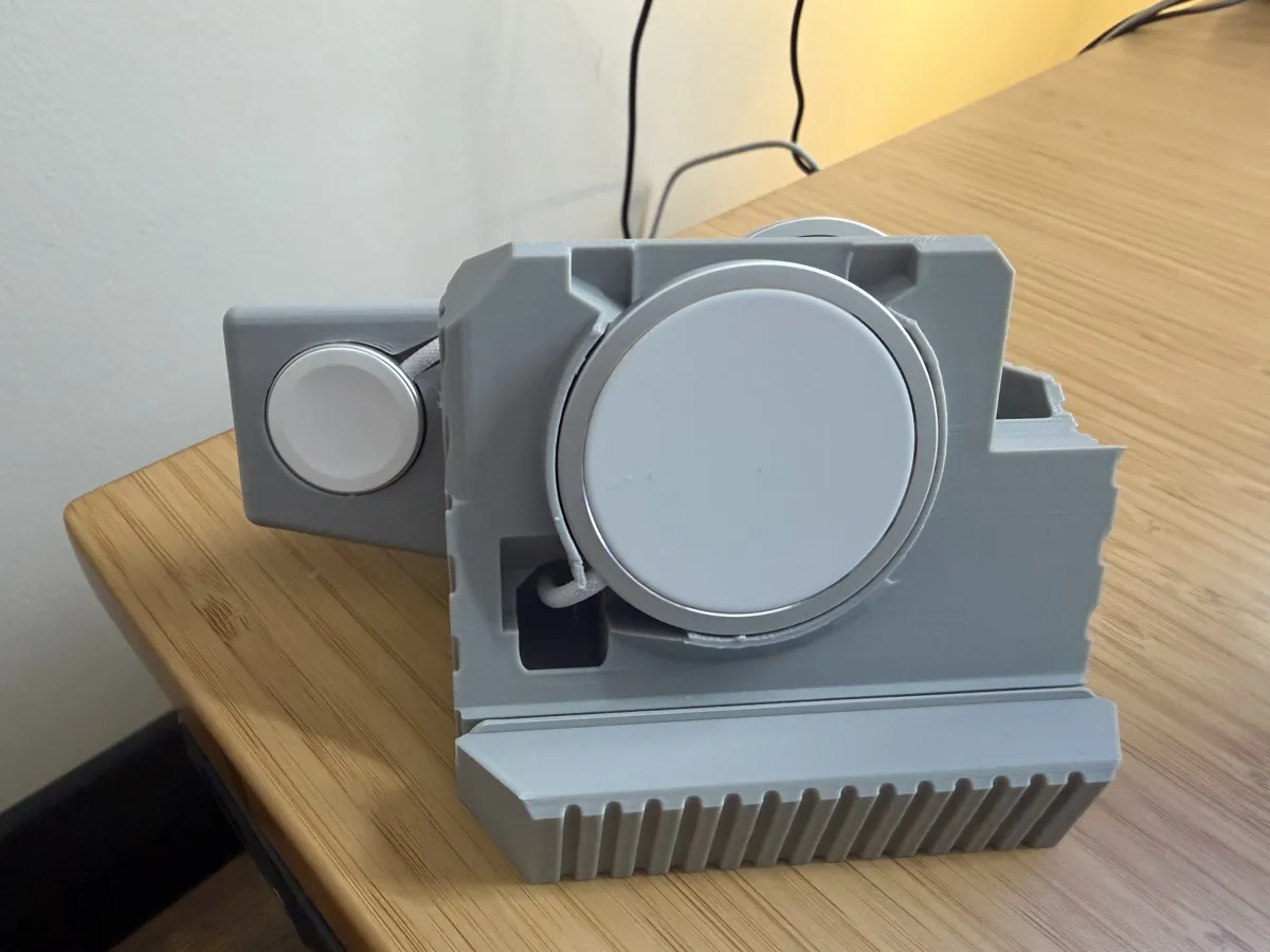Fluted MagSafe Dock, iPhone, Watch, AirPods, photo 4 of 4 - Fluted MagSafe Dock, iPhone, Watch, AirPods Mobile & Device Accessories