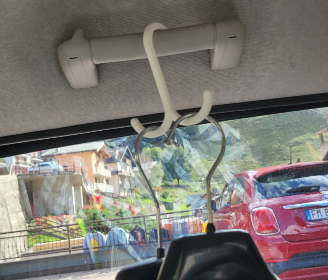 Appendiabiti per auto