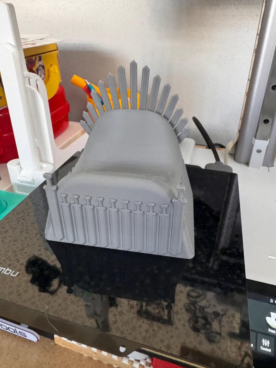 Controller Stand Game of Thornes Iron Throne, photo 2 of 3 - Controller Stand Game of Thornes Iron Throne Toys & Games
