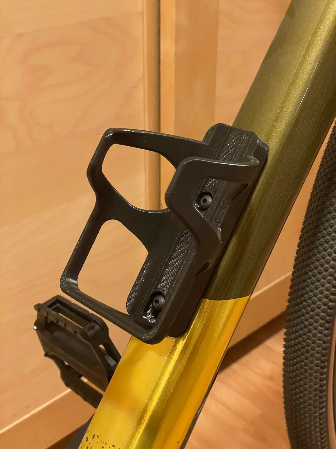 Bike bottle holder with a hidden slot for airtag, photo 3 of 4 - Bike bottle holder with a hidden slot for airtag Hobby & DIY