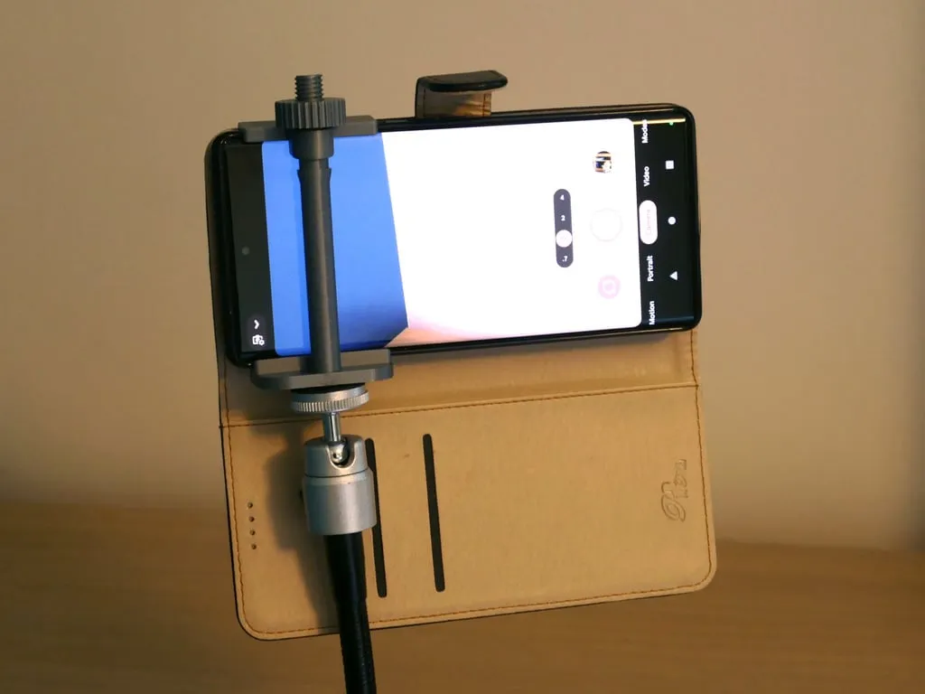 Phone (in a case) to Tripod Holder - Gadgets, in stock in India