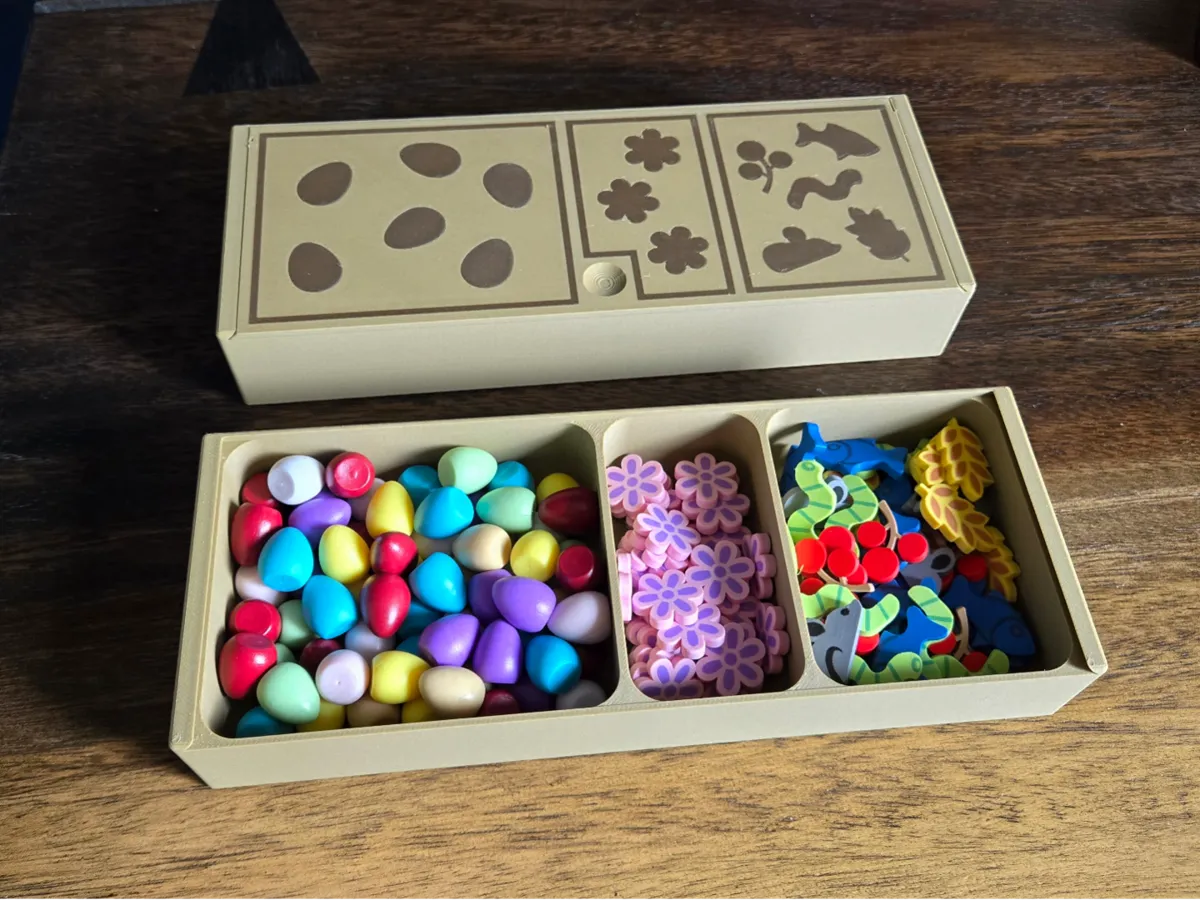Wingspan resource box for eggs and food