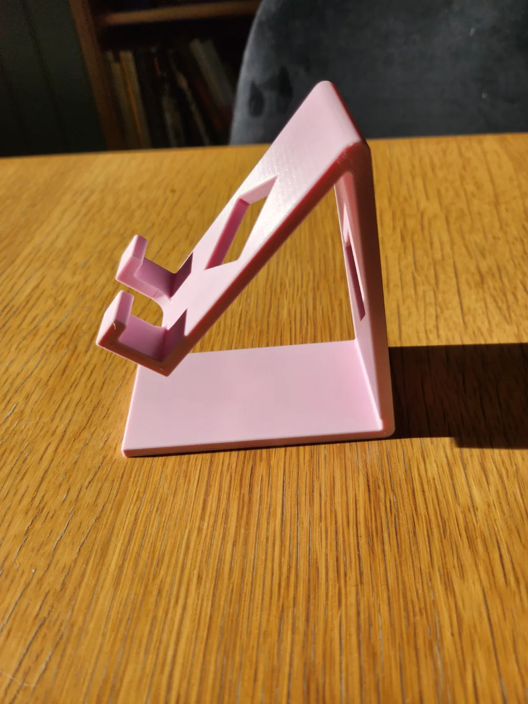 Sturdy phone stand, photo 3 of 4 - Sturdy phone stand Tools