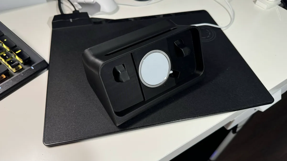 Shorter iPhone 15 Pro Max Standby Dock, photo 2 of 3 - Shorter iPhone 15 Pro Max Standby Dock Mobile & Device Accessories