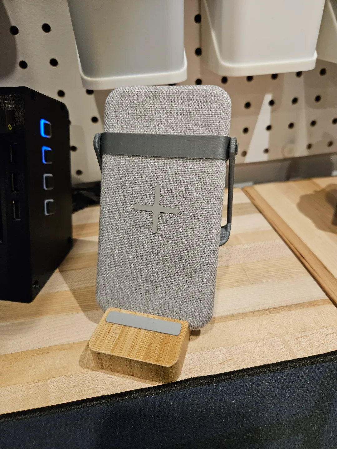 Ikea NORDMÄRKE Qi Charger shelf for Earpods, photo 2 of 4 - Ikea NORDMÄRKE Qi Charger shelf for Earpods Hobby & DIY