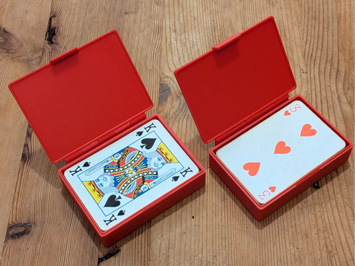Card Deck Box - hinge - snap shut