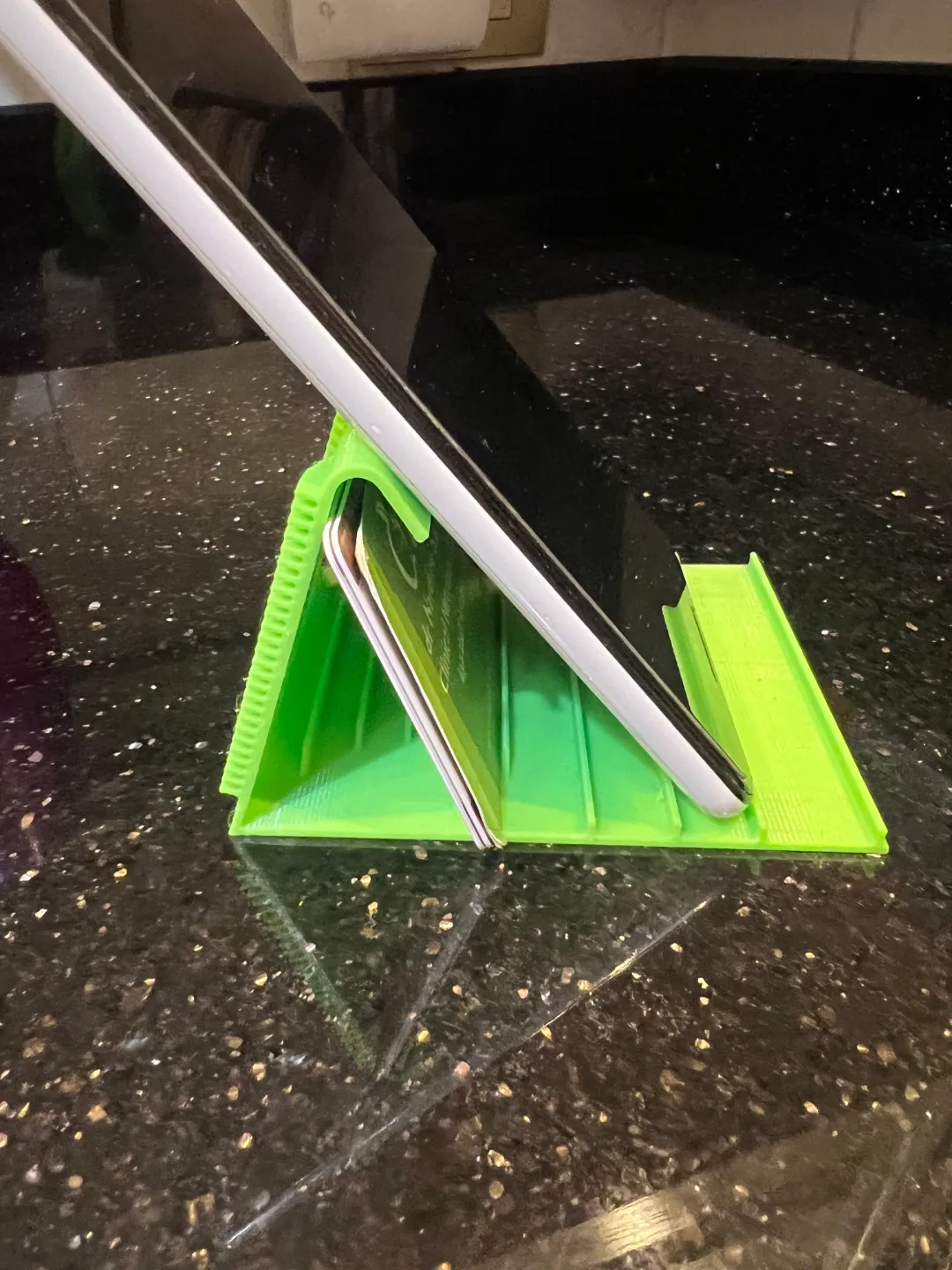 Minimalistic Phone Stand, photo 2 of 4 - Minimalistic Phone Stand Mobile & Device Accessories