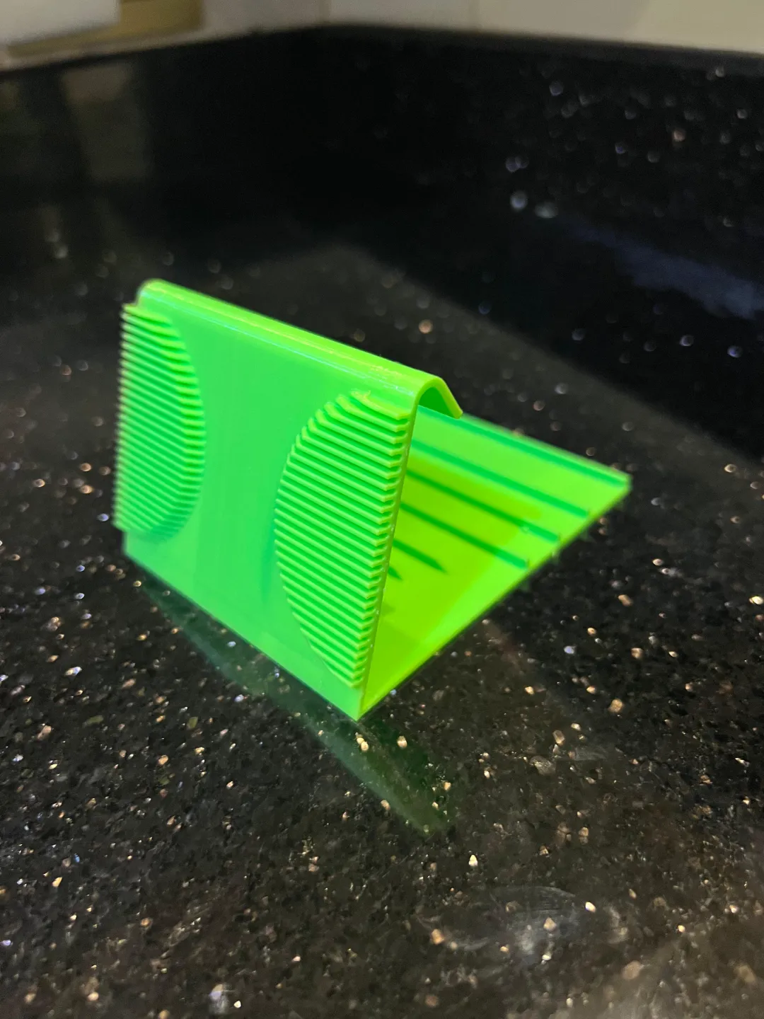 Minimalistic Phone Stand, photo 3 of 4 - Minimalistic Phone Stand Mobile & Device Accessories