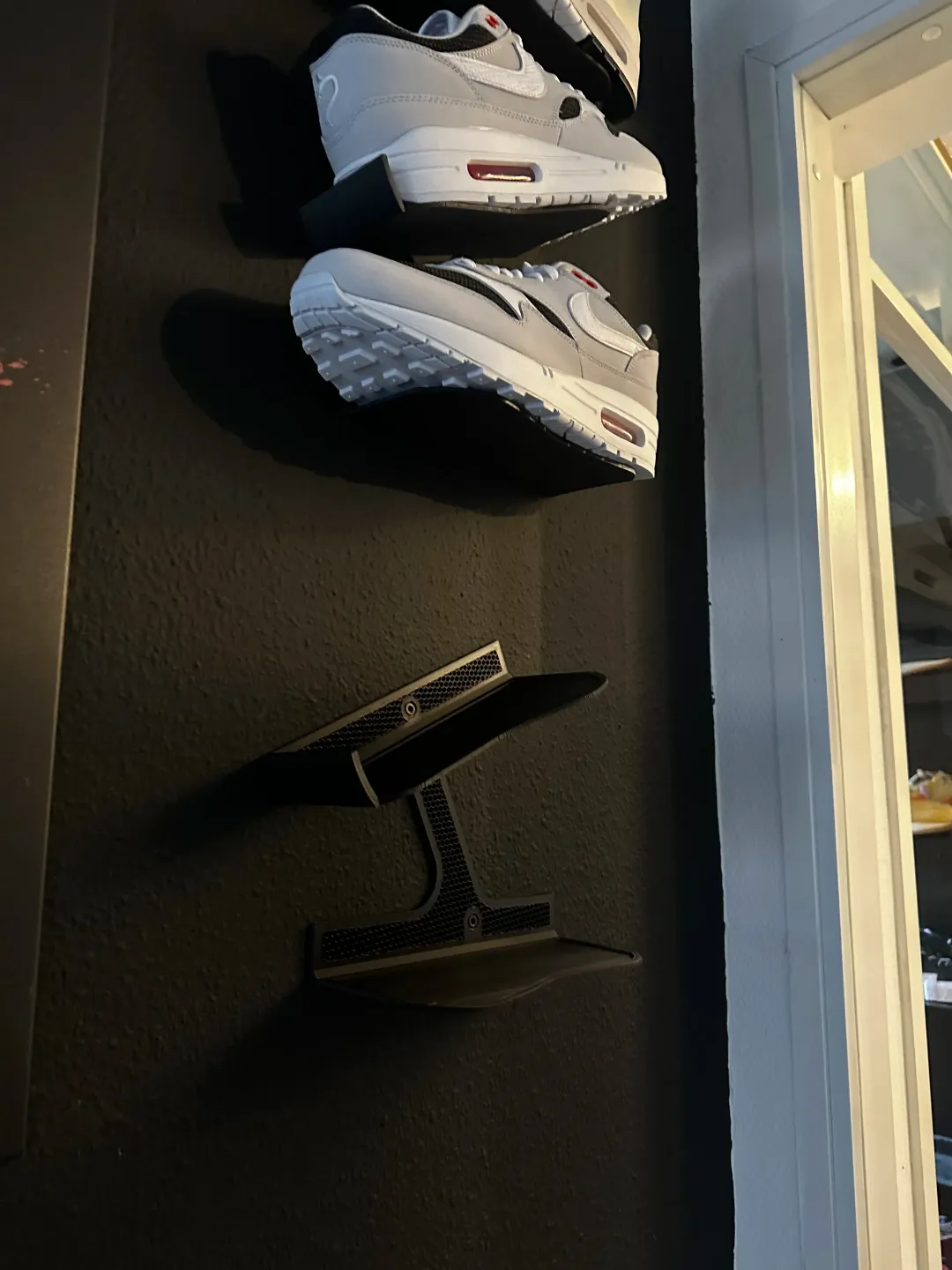 Wall-Mounted Shoe Rack, Minimalist and Functional, photo 3 of 4 - Wall-Mounted Shoe Rack, Minimalist and Functional Storage & Organisation