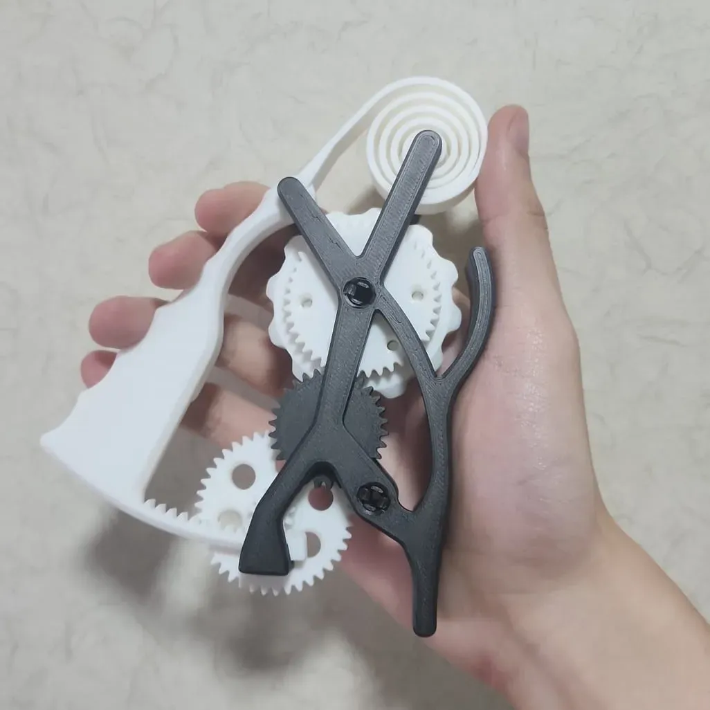Squeeze to Spin! (geared fidget toy), photo 2 of 4 - Squeeze to Spin! (geared fidget toy) Fidget & Sensory Toys