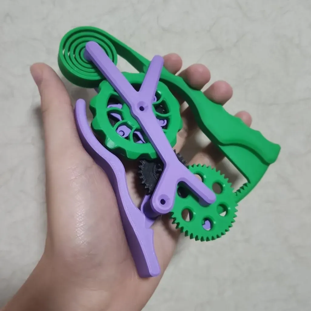Squeeze to Spin! (geared fidget toy), photo 4 of 4 - Squeeze to Spin! (geared fidget toy) Fidget & Sensory Toys